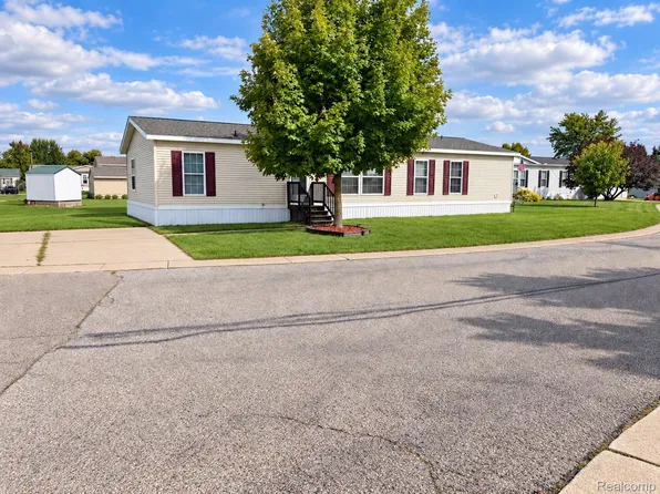433 Shadow Ln, Mason, MI 48854
