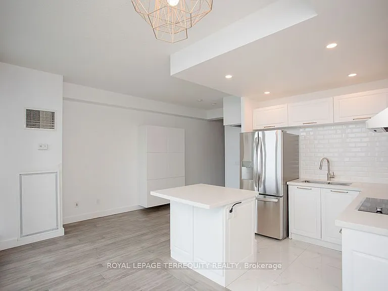 218 Queens Quay W #2605 — Photo 13
