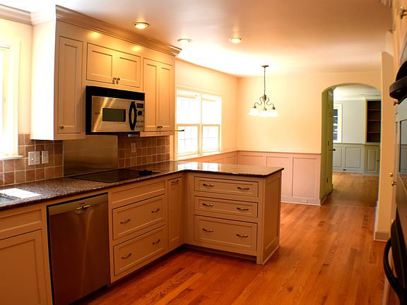 kitchen & breakfast nook