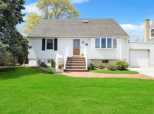 80 Philadelphia Ave, Massapequa Park, NY 11762
