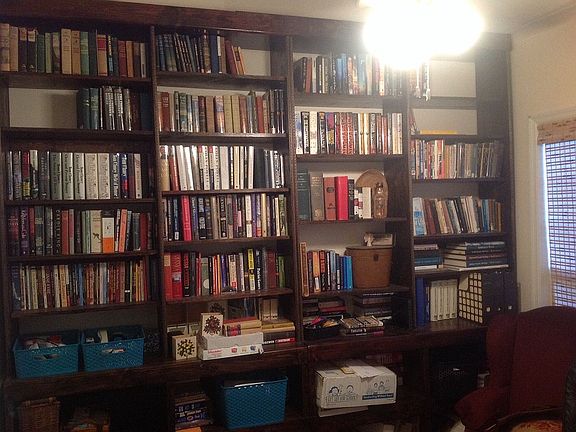Wall-to-wall libr shelving.