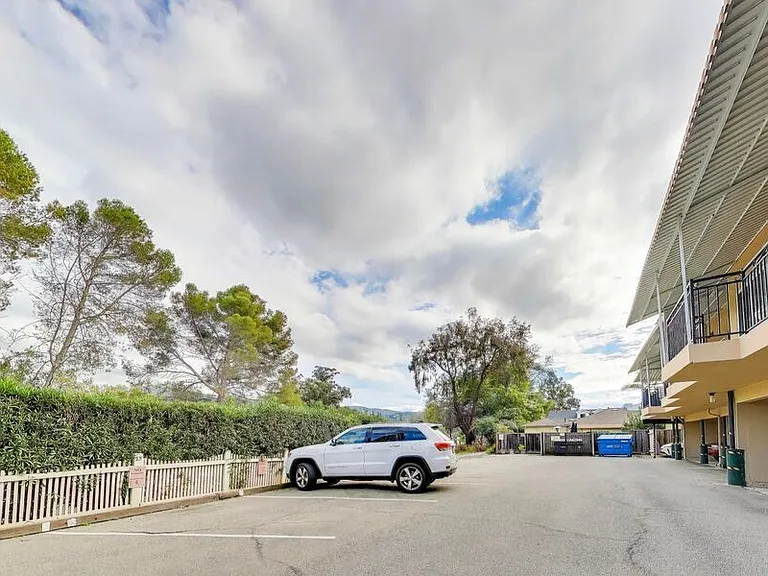 698 N Santa Cruz Avenue — Photo 16