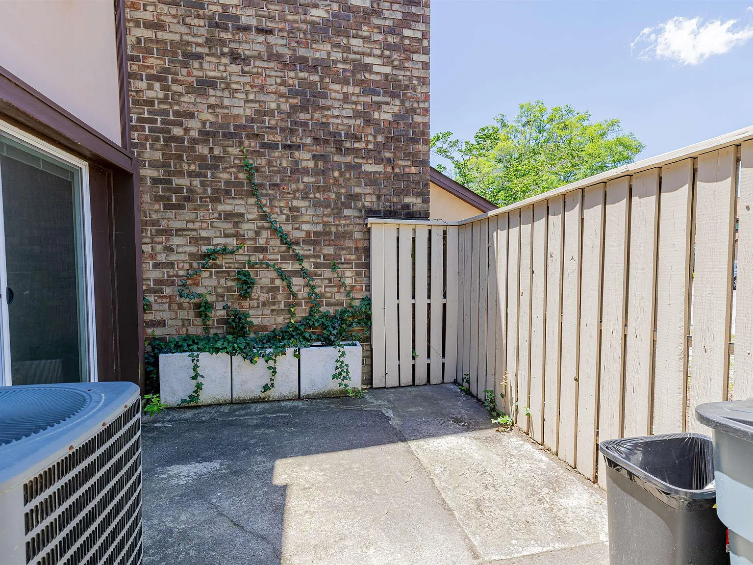 2 bed, 1266 sqft, $1,500 — Photo 2