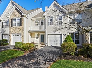 16 Dorchester Dr, Basking Ridge, NJ 07920