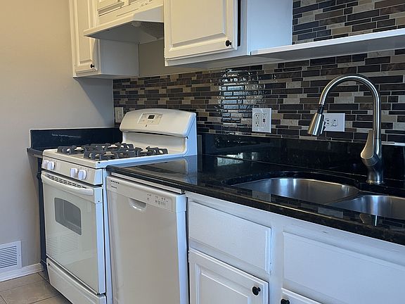 4th image of 2727 N Elmwood Ave