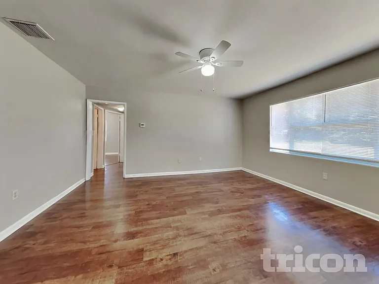 1604 Clark St — Photo 3