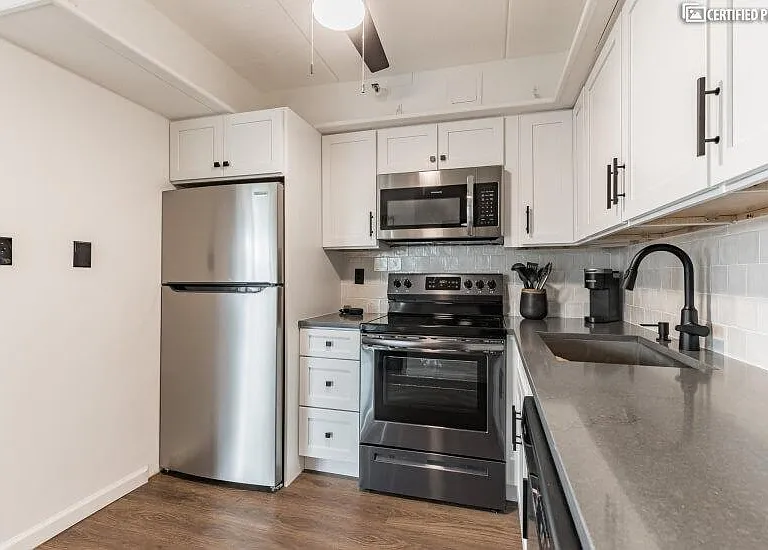 205 Mineola Blvd #2I — Photo 8