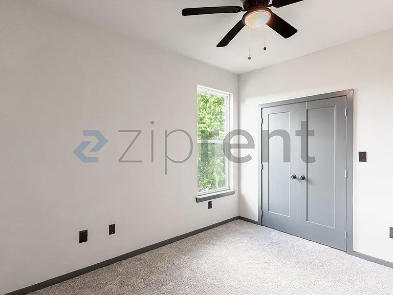 1008 York Ave #A — Photo 7