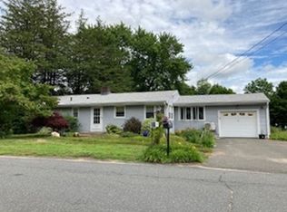 40 High St, Granby, MA 01033