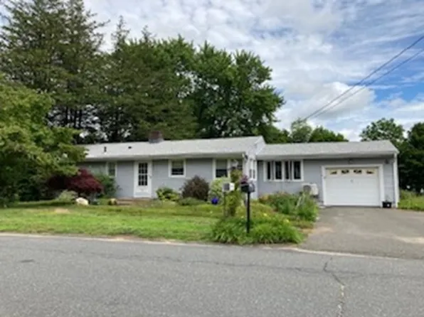 40 High St, Granby, MA 01033