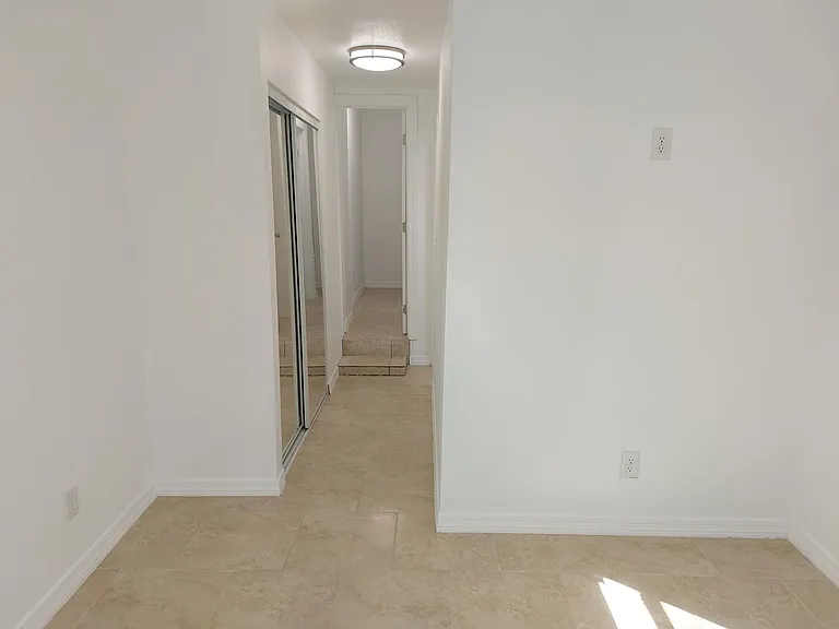 1826 Mentone Blvd #2 — Photo 4