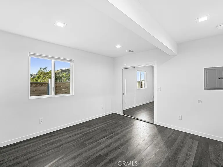 915 Cornell — Photo 12