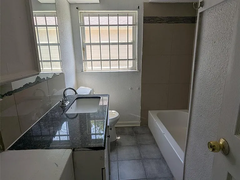 9129 Oak Knoll Ln — Photo 12