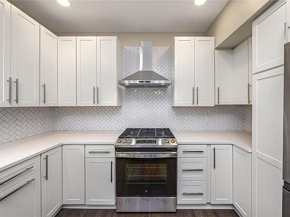 5th image of 7433 McClure Ave