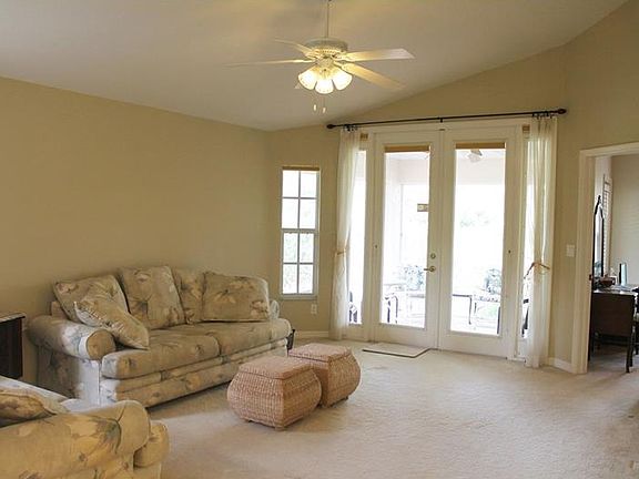 3rd image of 4096 Fairway Pl