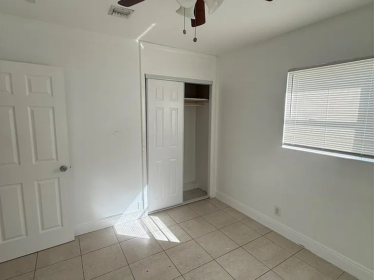 1139 NW 9th Ave — Photo 16