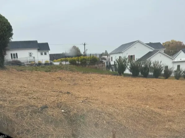 241 Rockford St, Mount Airy, NC 27030