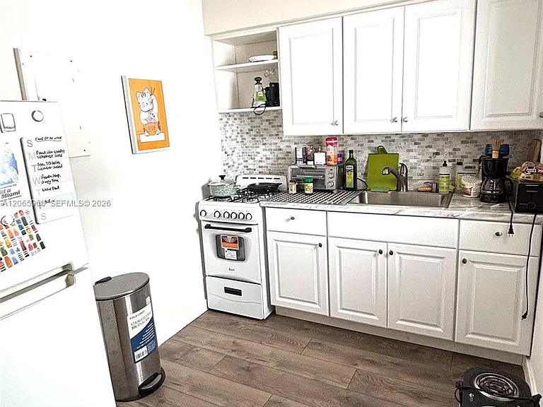 740 SW 7th St #3 — Photo 4