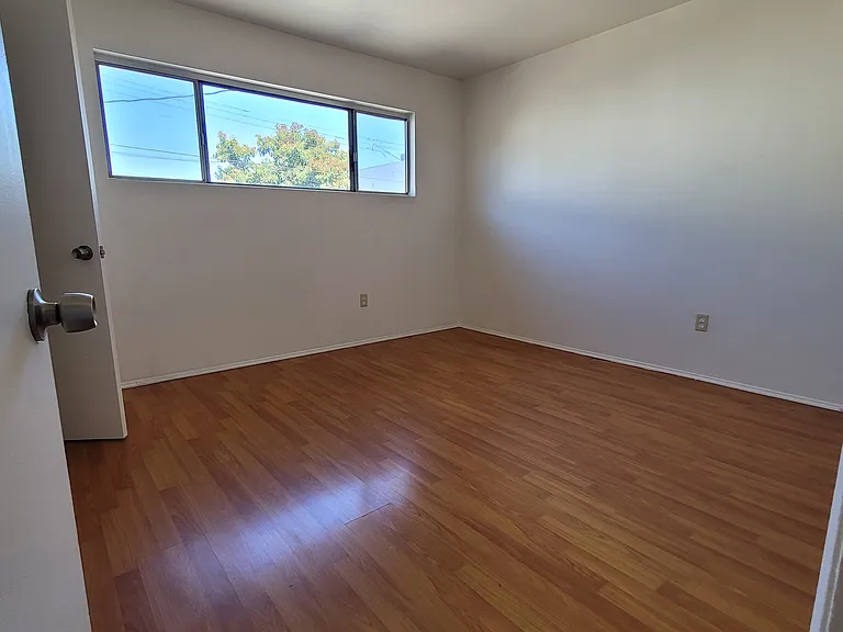 1038 N Ridgewood Pl #4 — Photo 17
