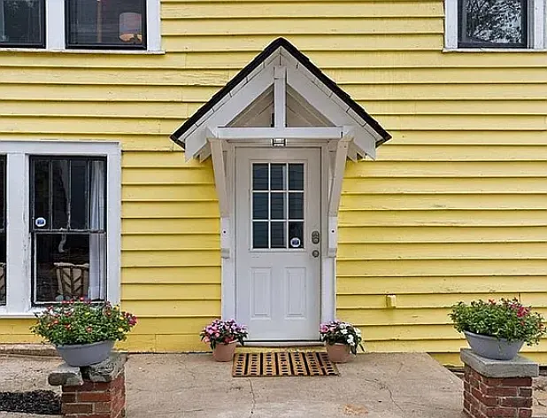 15 Branham St NE — Photo 3