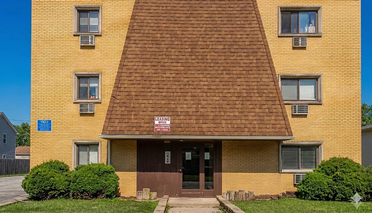 Building Photo - 7631 W 63rd Pl