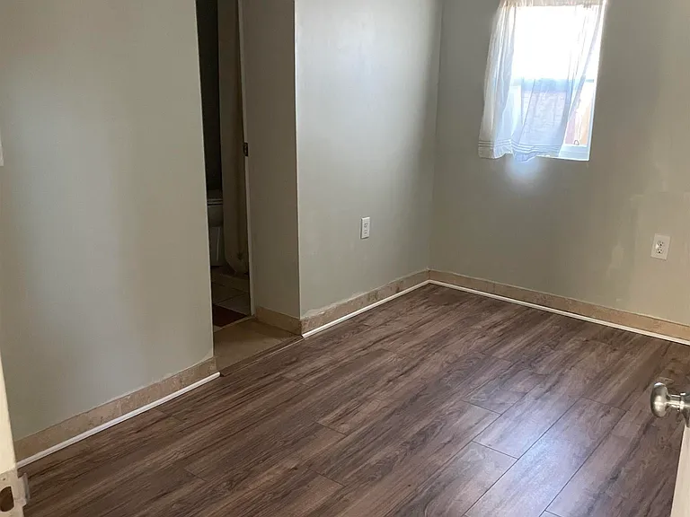 1141 Crosby St — Photo 11