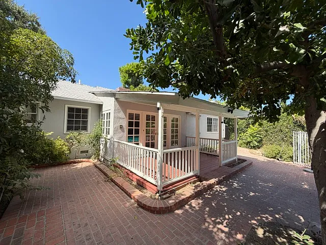13810 Magnolia Blvd — Photo 4