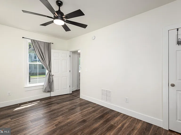 219 Willis St — Photo 11