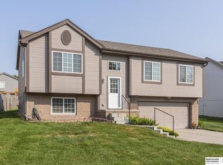 18652 Allan St, Omaha, NE 68135