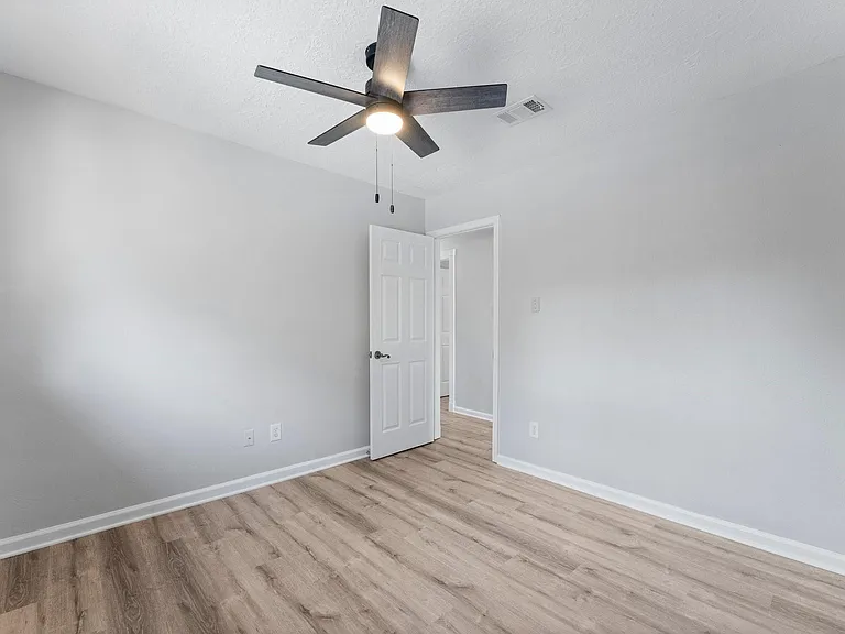 2 Ground Brier Ct — Photo 15