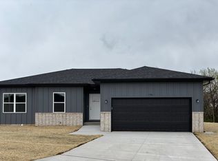 1386 S Shayla Ave, Springfield, MO 65802