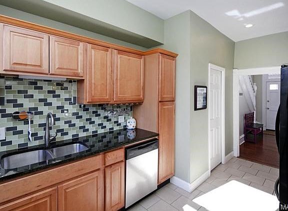 4th image of 4954 Magnolia Ave
