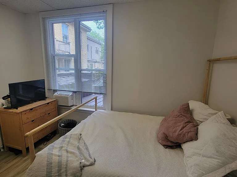 548 Waterloo St #1 — Photo 11