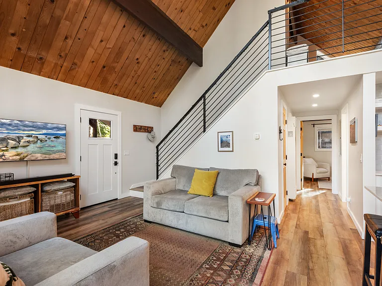 319 Pine St — Photo 14