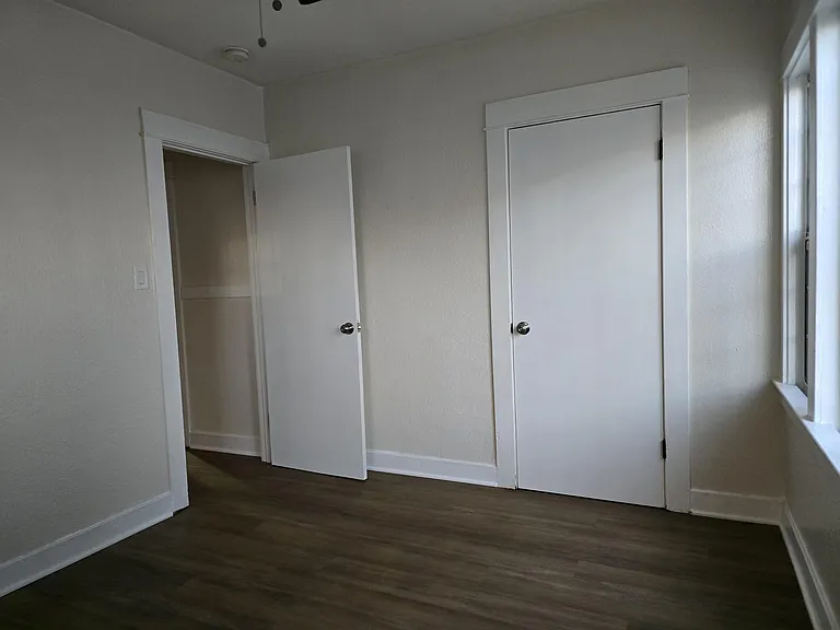 916 W 59th Pl #A — Photo 19