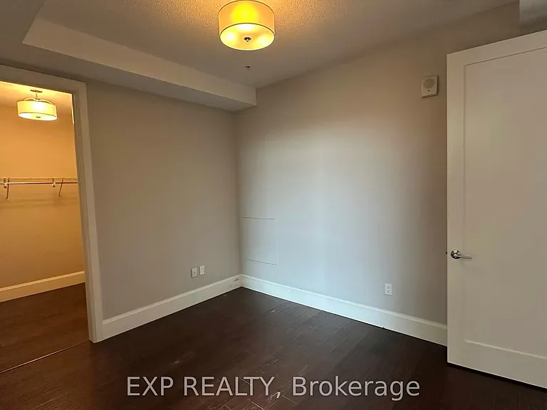 112 King St E #512 — Photo 5