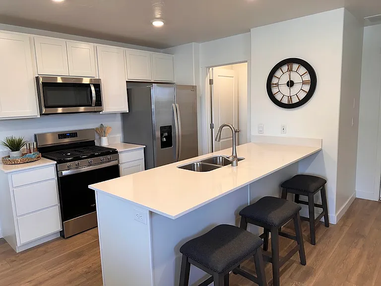 907 E Sea Horse Ct — Photo 3