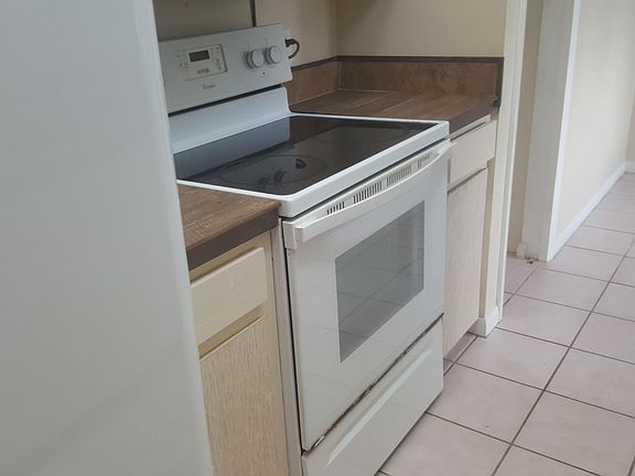 5th image of 744 Bayard St