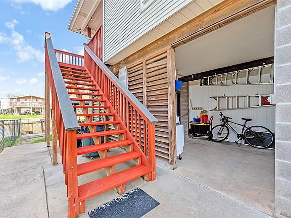 3rd image of 56 Tarpon St
