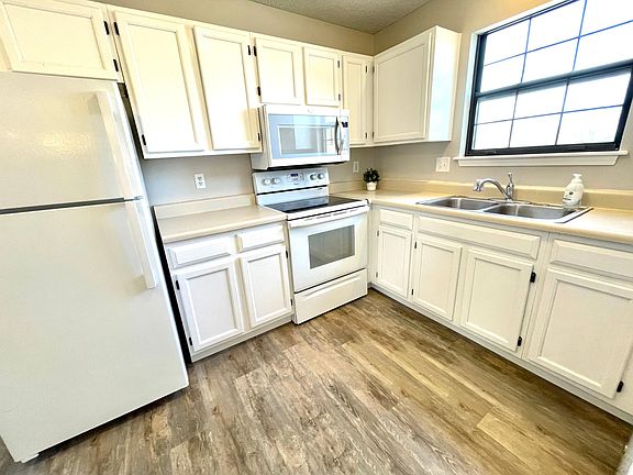 4th image of 1320 E 41st St