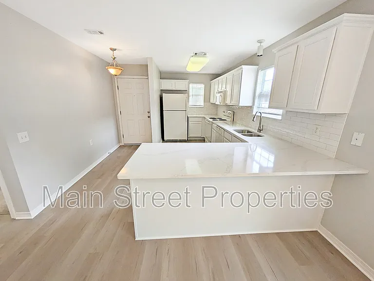 5915 Bilek Dr — Photo 2