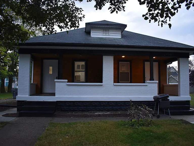 2406 N Talbott St — Photo 2