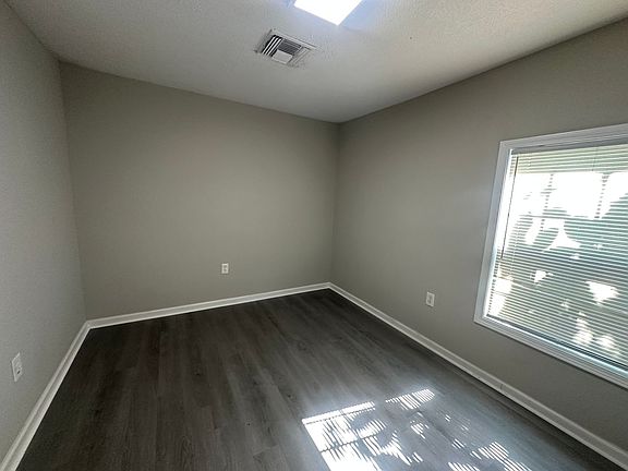 5th image of 1018 Falls St
