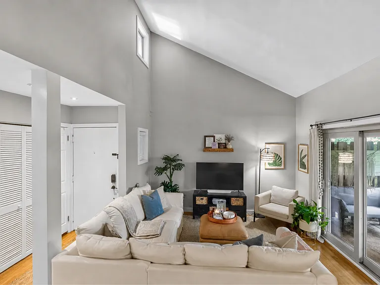 5045 Hillsboro Pike — Photo 3