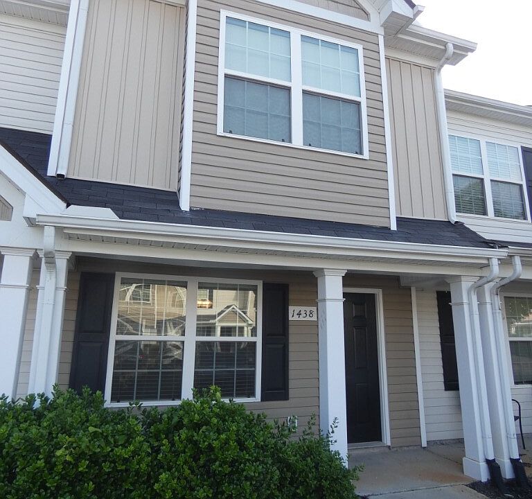 1st image of 1438 Clydesdale St