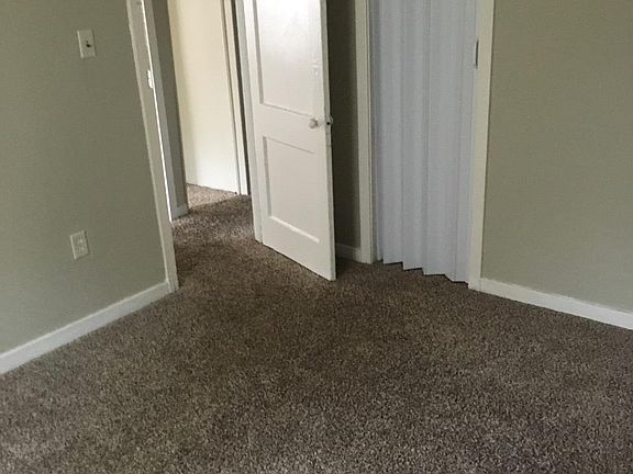 4th image of 43 Carver Cir