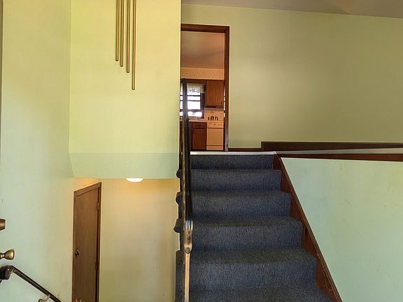 2nd image of 11 Marquette Pl