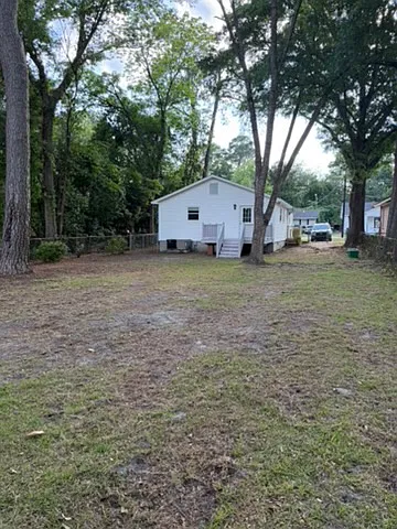 818 Lynwood Dr — Photo 2