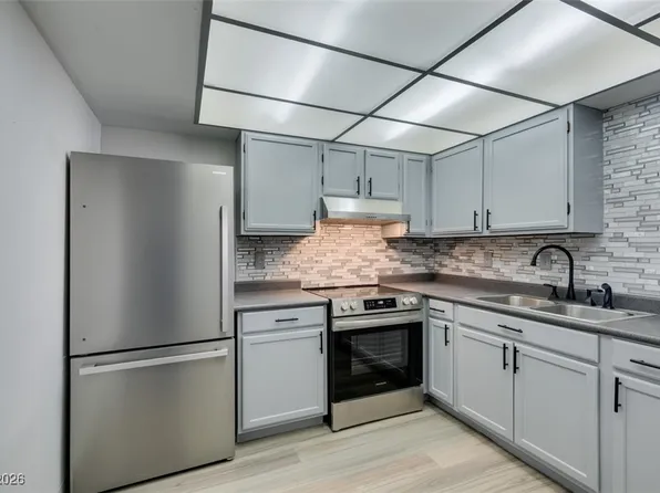 3930 University Center Dr APT 301, Las Vegas, NV 89119
