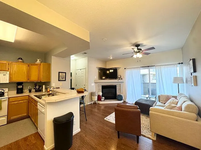 4545 Wheaton Dr #H320 — Photo 4